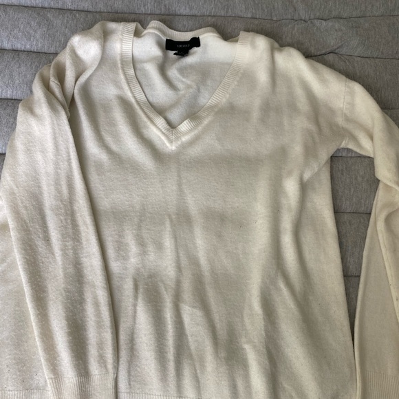 Soft knit white sweater, not too heavy and perfect for cool weather - Picture 1 of 2